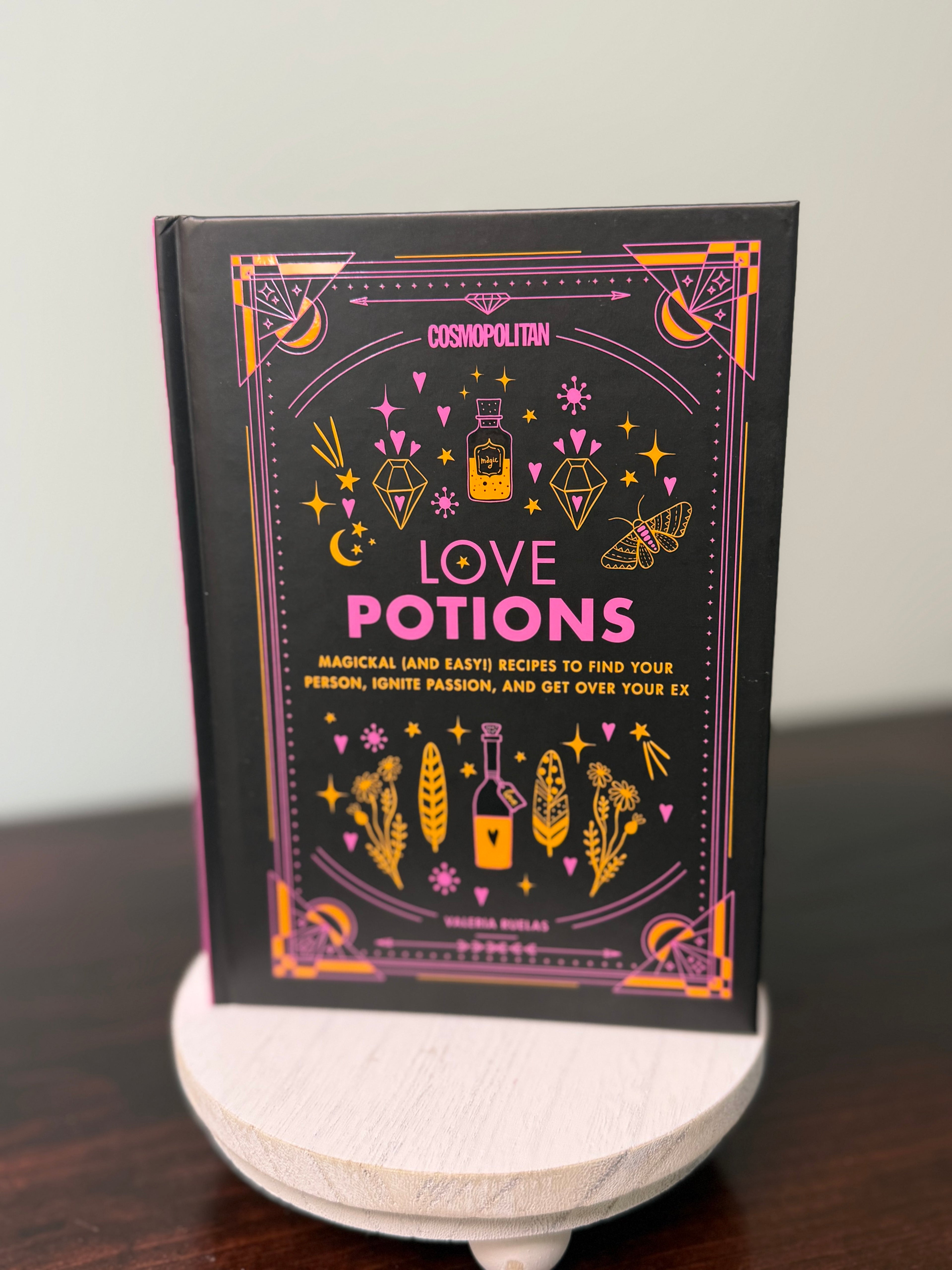 Cosmopolitan Love Potions - Valeria Ruelas